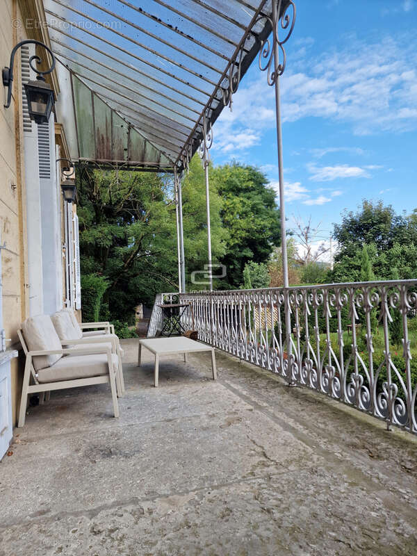 Appartement à COLLONGES-AU-MONT-D'OR