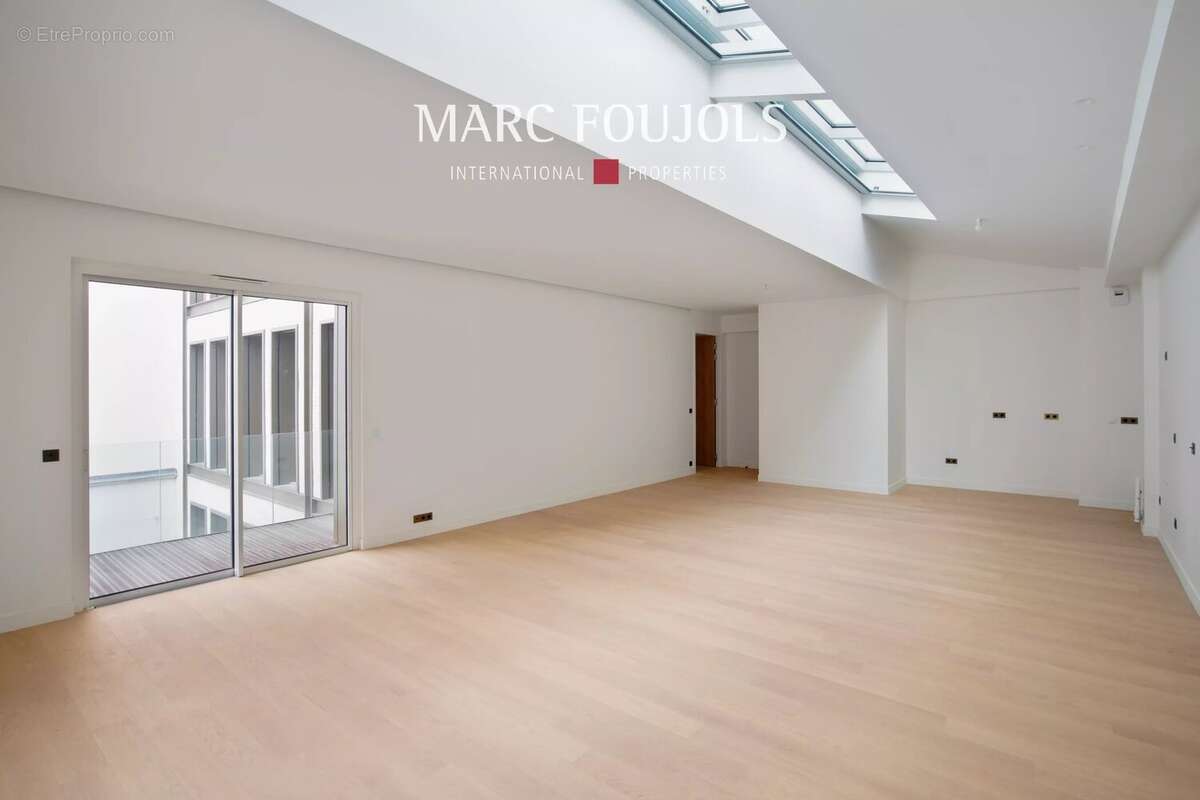 Appartement à PARIS-8E