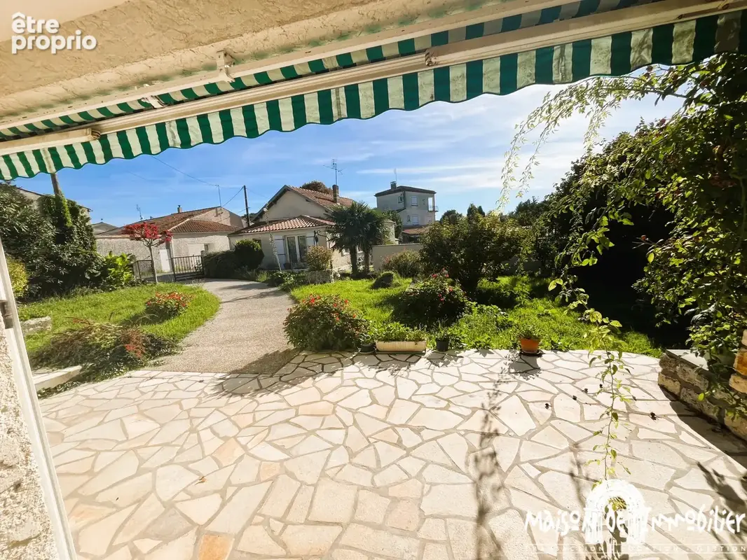 A Vente Ensemble immobilier - Maison et 2 appartements loués - MESCHERS AU SUD DE ROYAN - photo 2