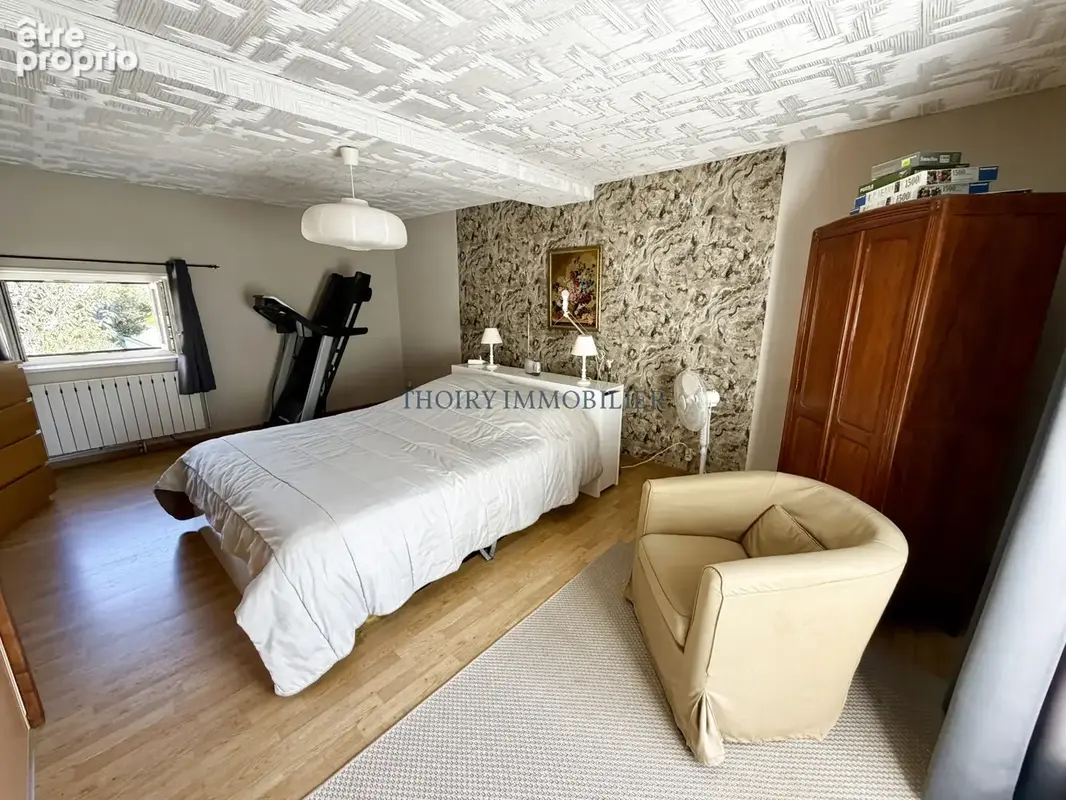 Maison ancienne de 4 pièces avec combles aménageables et grange en dépendance. - photo 10