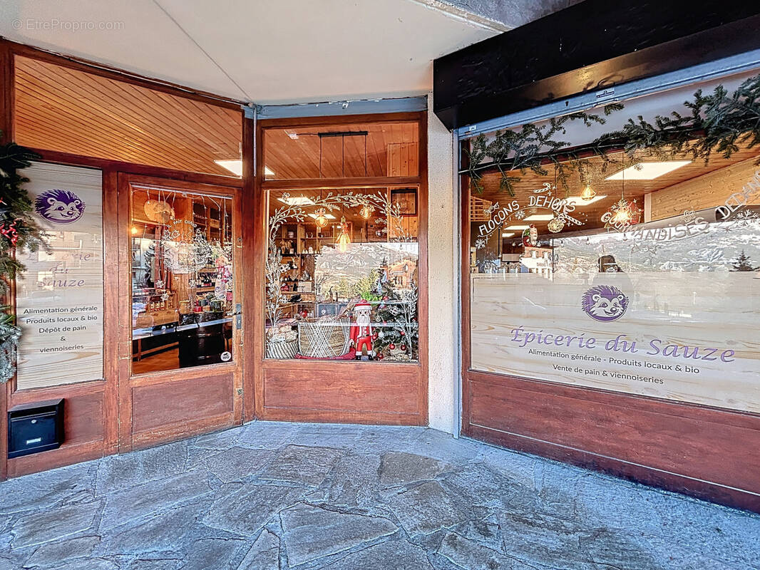 Commerce à ENCHASTRAYES