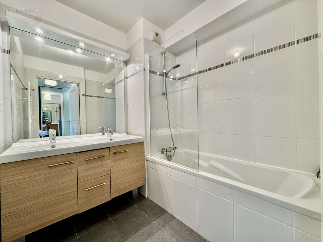 Appartement à MARSEILLE-6E