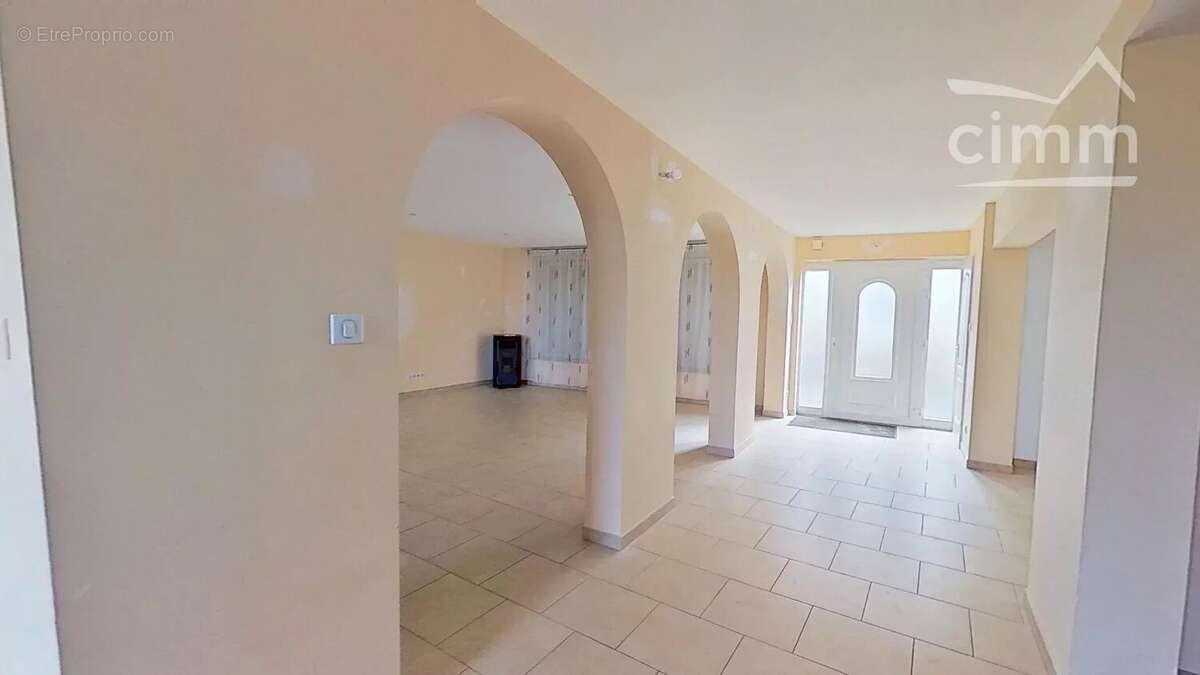 A VENDRE Maison de ville à rénover - photo 2