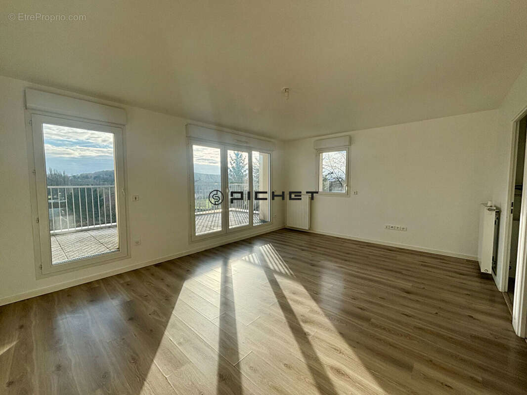 Appartement à BREUILLET