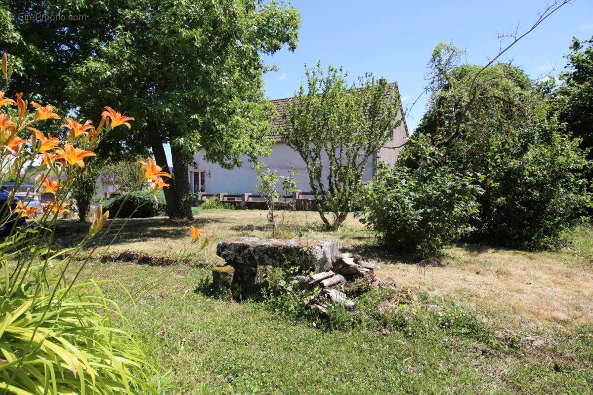 Maison à CURGY