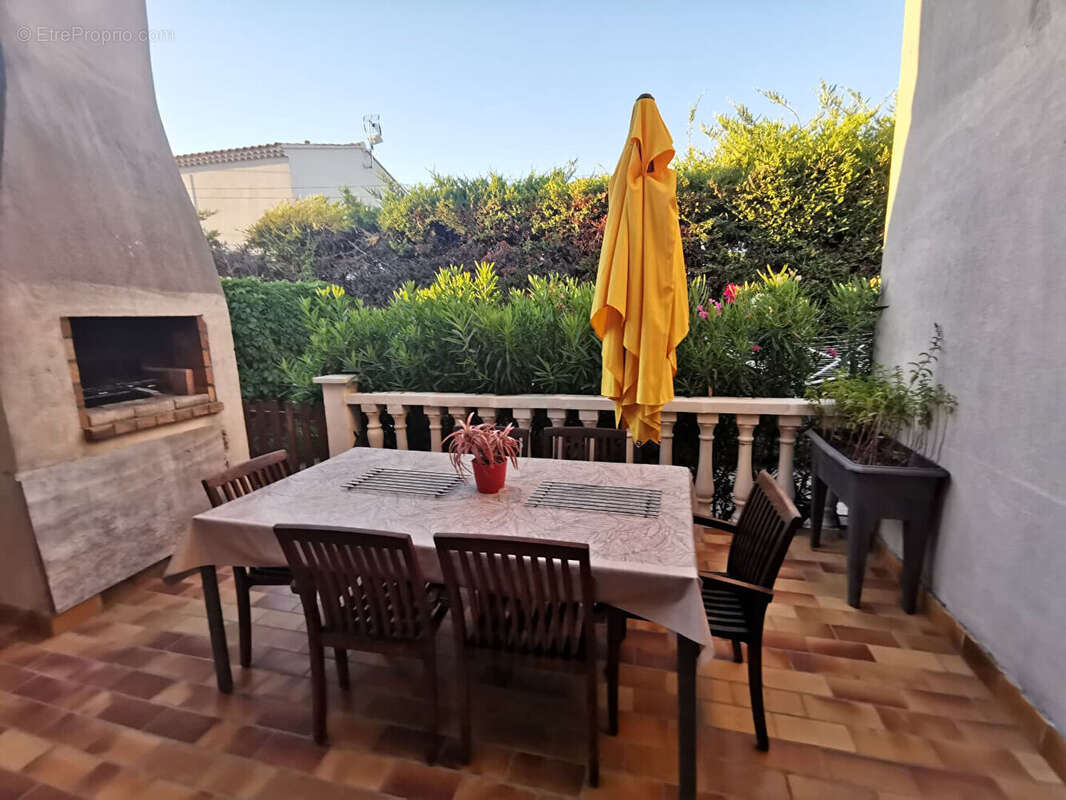 Maison à ENTRAIGUES-SUR-LA-SORGUE