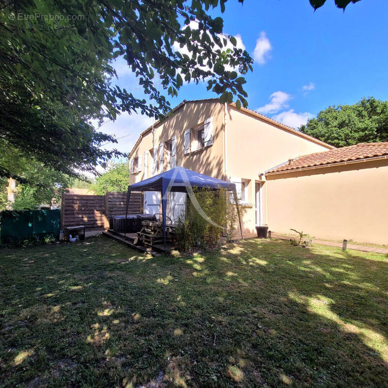 Maison à LA BOISSIERE-DES-LANDES