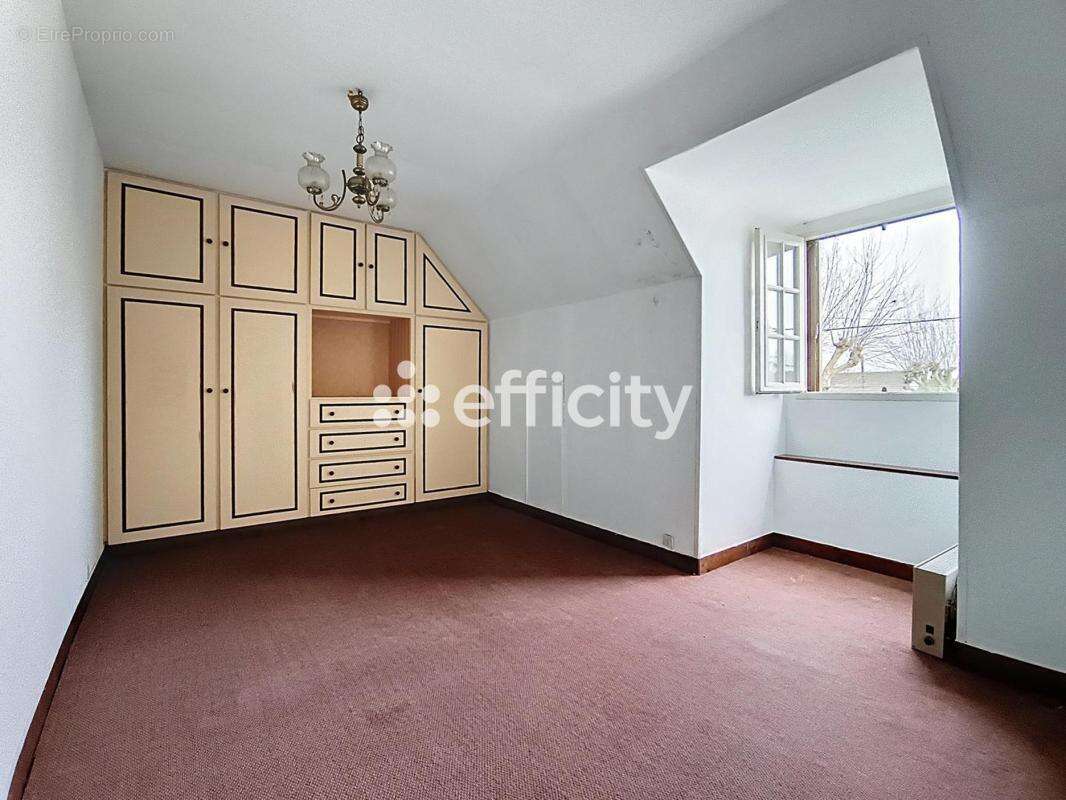 Maison à LE MESNIL-AUBRY