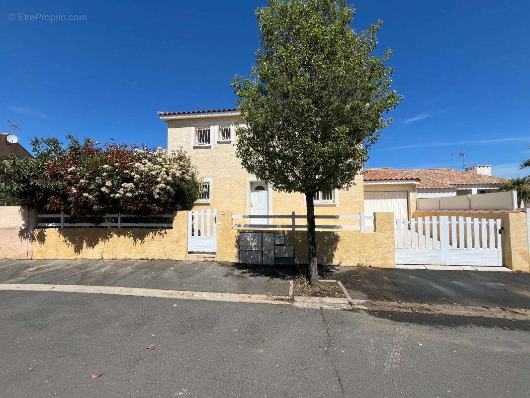 Grande Villa T5 en très bon état avec jardin, garage et terrasse. Superbe vue dégagée - photo 18