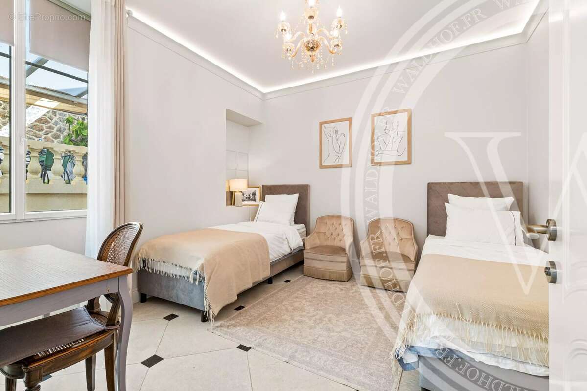 Roquebrune-Cap-Martin - Appartement rare au dernier étage avec vue sur la mer, à quelques minutes de Monaco - photo 9