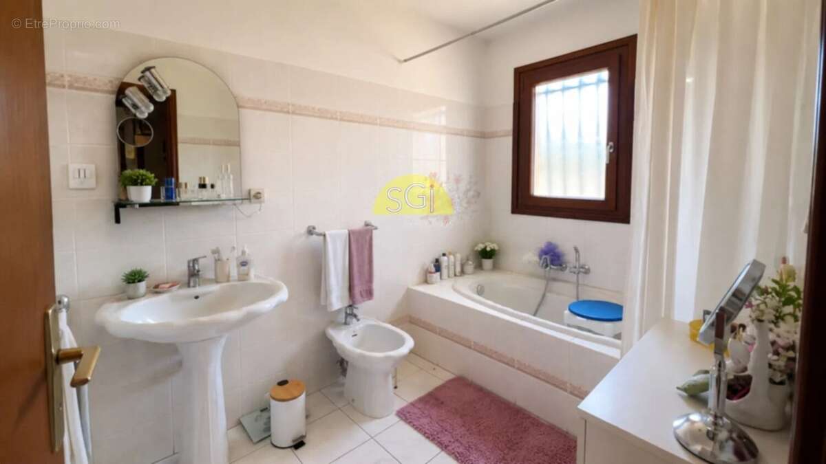 Villa 4 faces de Plain-Pied sur 621 m2 de terrain - photo 10