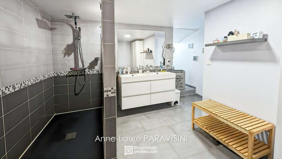 Maison, gîte indépendant et écuries sur 12 000 m² avec vue panoramique - photo 12
