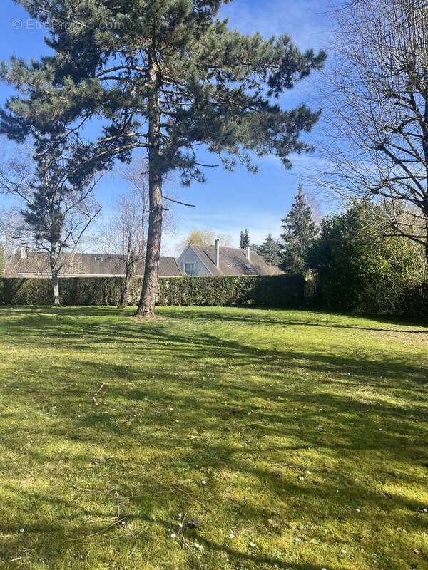 Terrain à LONGPONT-SUR-ORGE