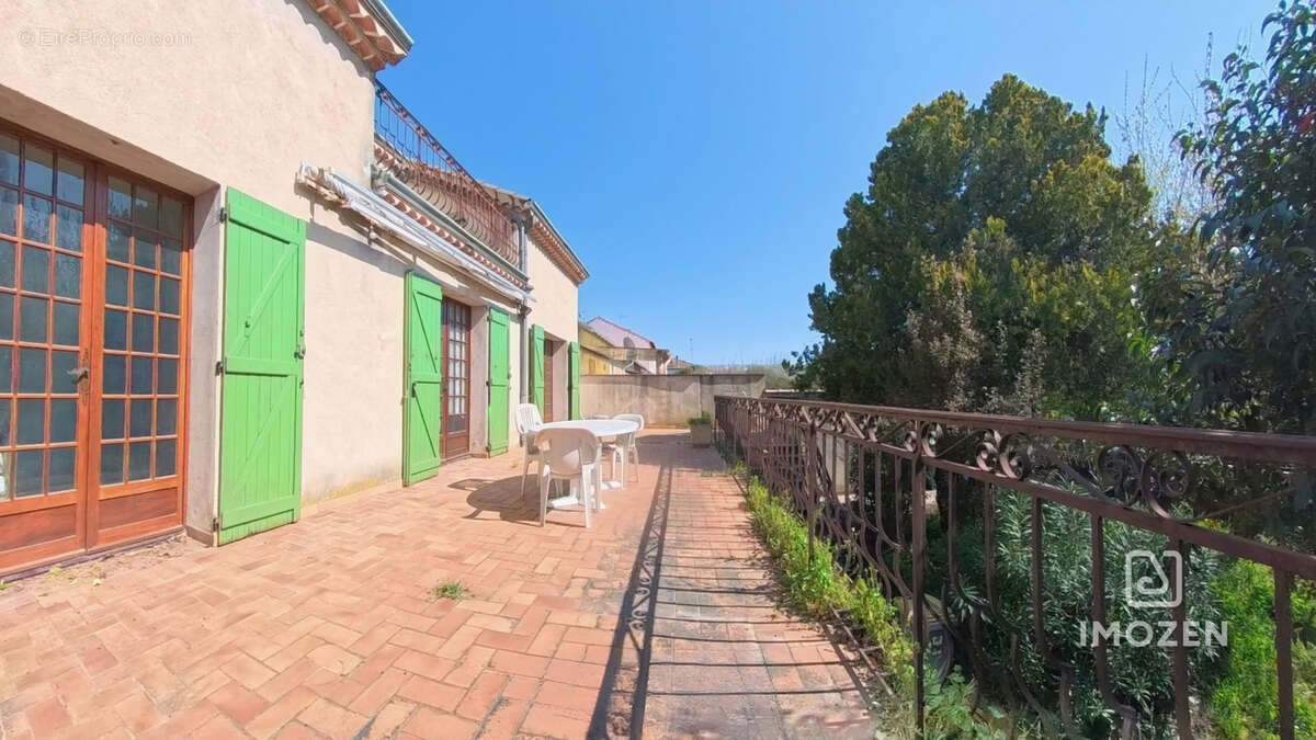 Maison T5 de 174 m2 Carrez - 327m2 de terrain - photo 3