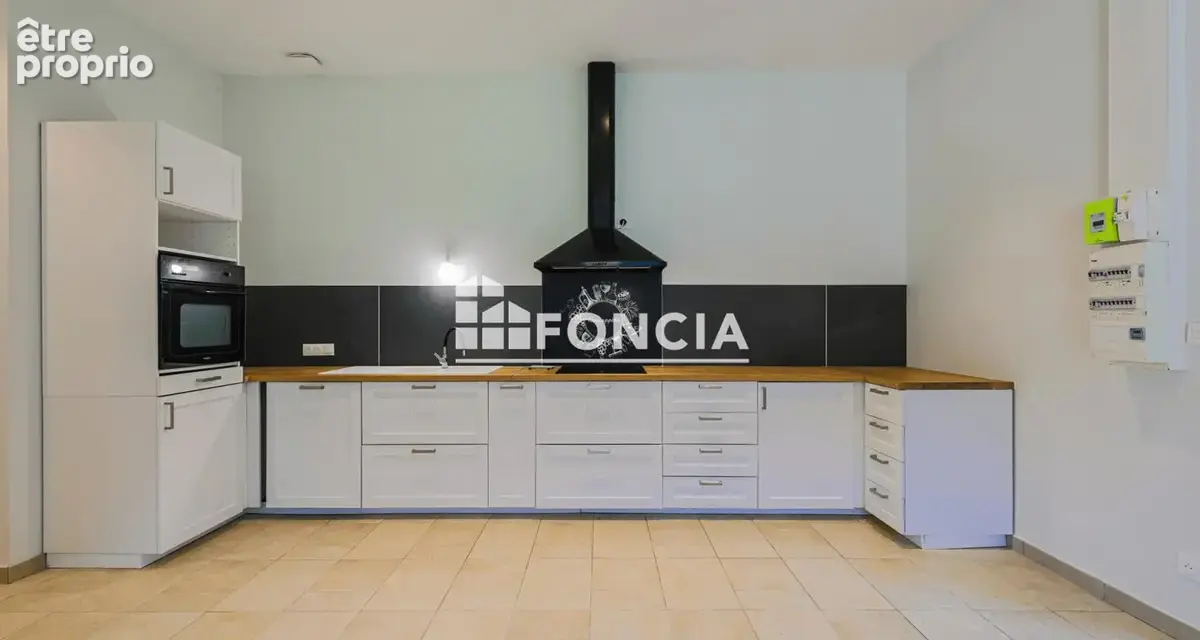 VARCES-ALLIÈRES-ET-RISSET  – T3 65 m² (RDJ de 144 m²) + Cave et Place de parking privative - photo 6