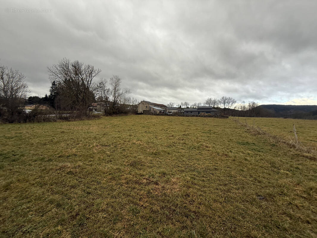 Terrain à SAINT-PIERRE-EYNAC