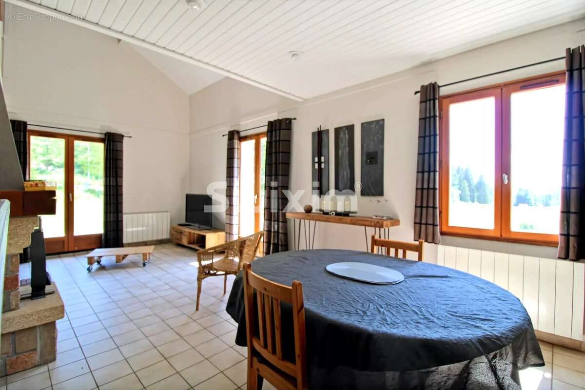 Maison familiale avec terrain de 1 500 m²,  fort potentiel d'aménagement - photo 8