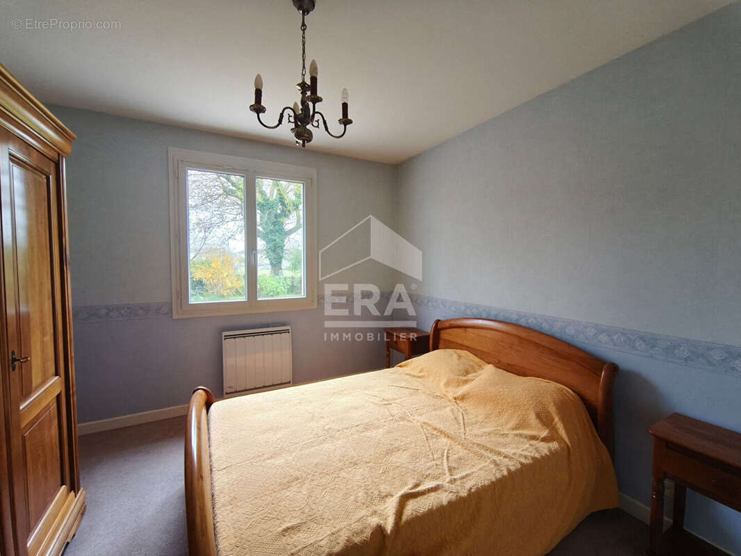 Maison à SAINT-DENIS-LES-BOURG