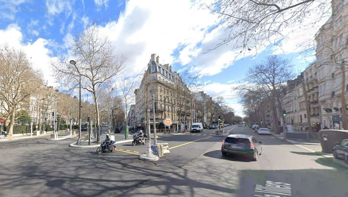 Commerce à PARIS-17E