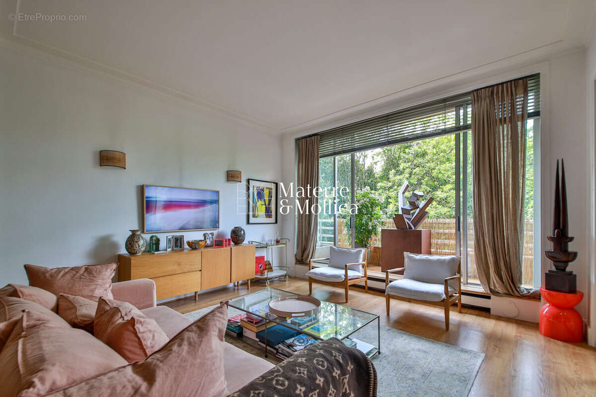 Appartement à PARIS-16E