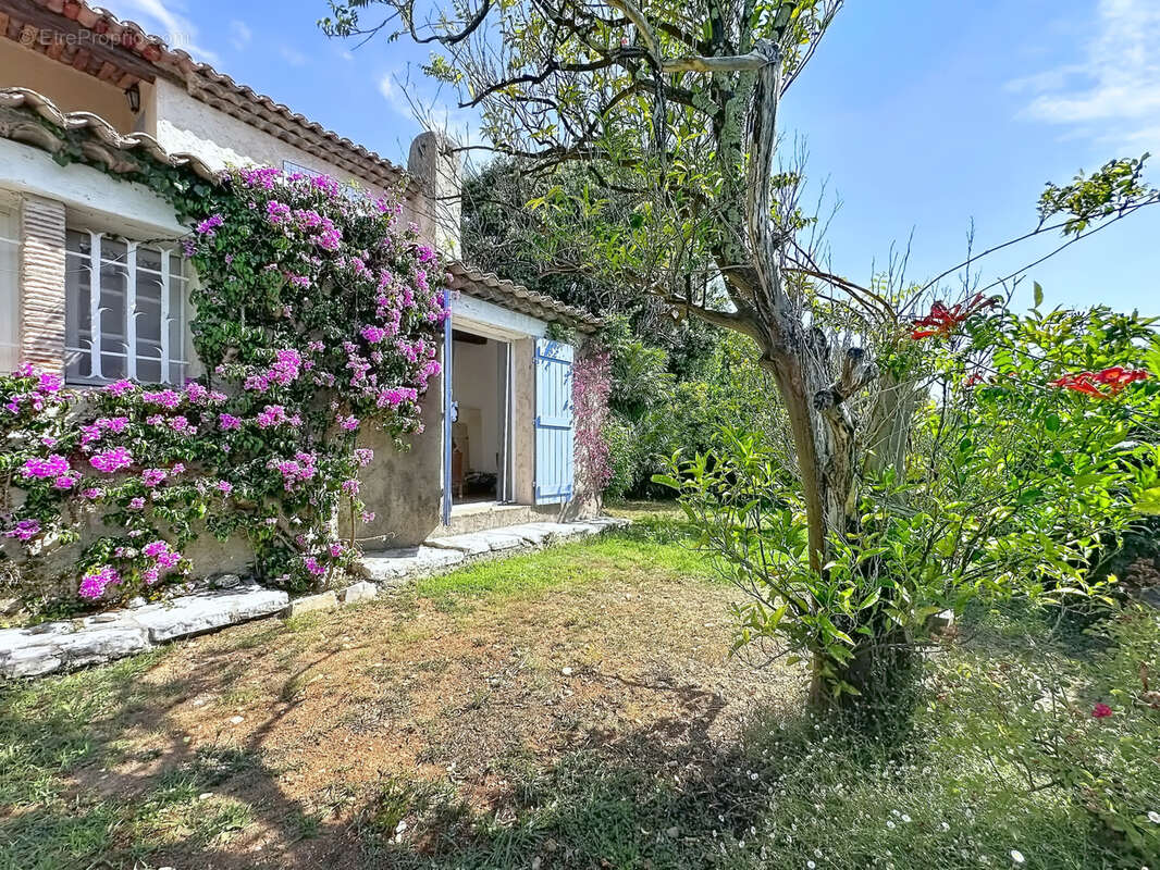 Maison à TOURRETTES-SUR-LOUP