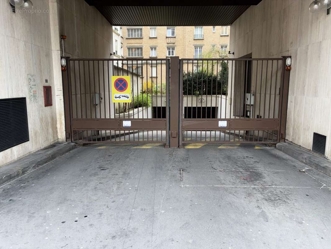 Parking à NEUILLY-SUR-SEINE