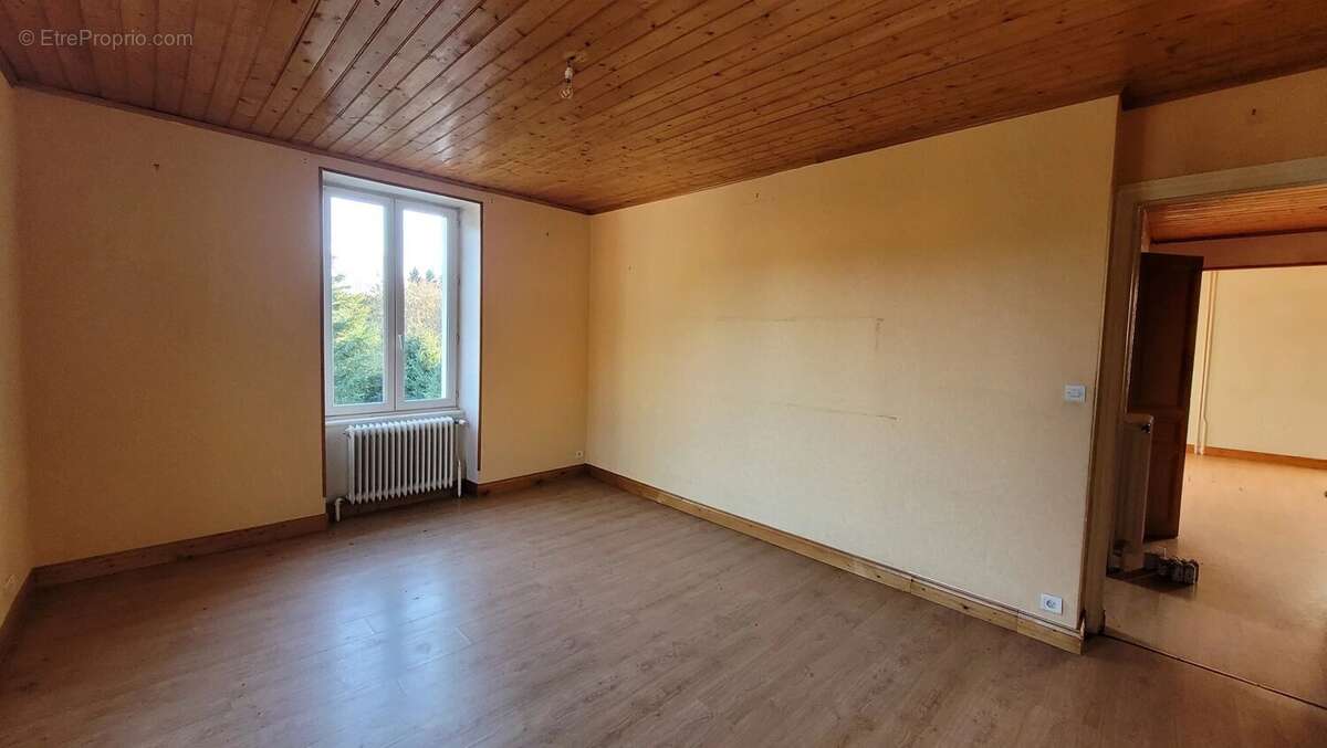 Maison à LE CHAMBON-SUR-LIGNON