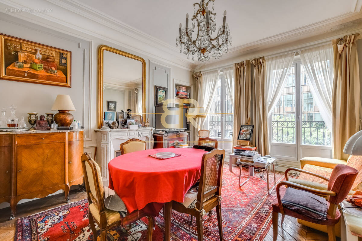 Appartement à PARIS-17E