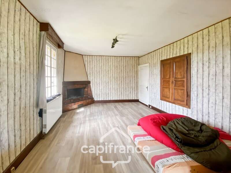 Maison en pierres à vendre -  5 pièces VERCIA (39) - 1309m² de terrain - Capifrance - Jérôme CESARIO - photo 6