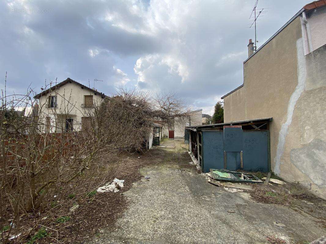 Terrain à DRANCY
