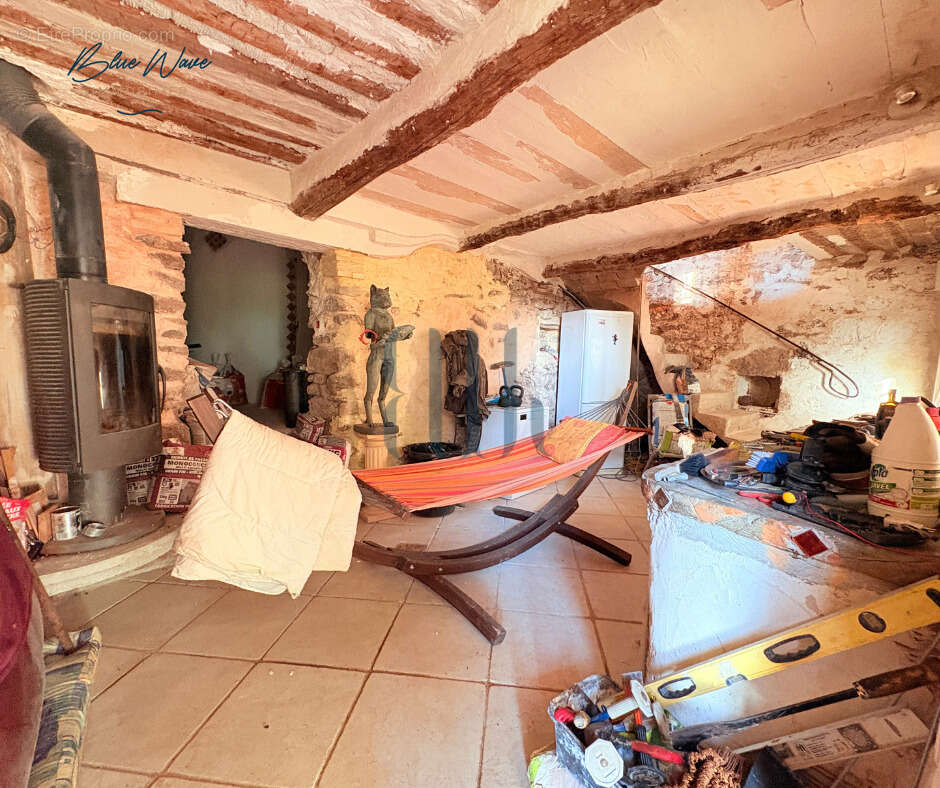 Bastide en pierre a rénover au pied du rocher de roquebrune - photo 8