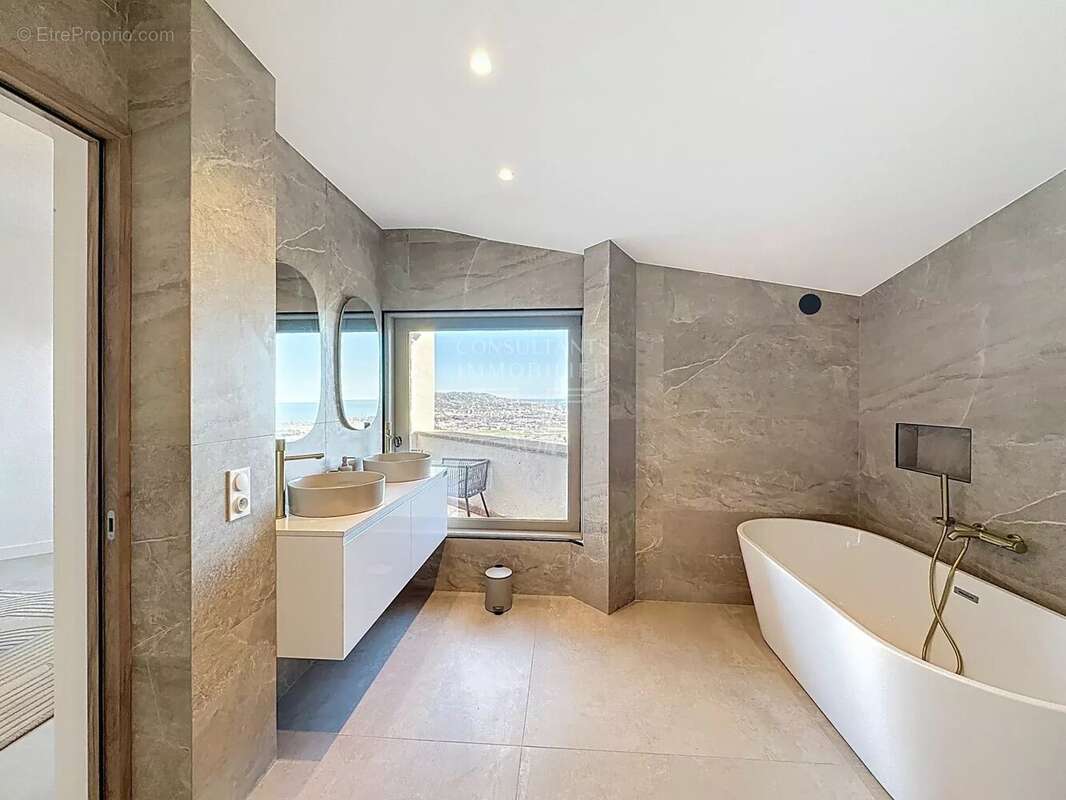 Maison à MANDELIEU-LA-NAPOULE