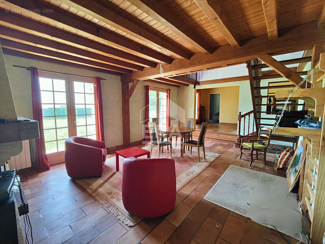 Maison à GENSAC-LA-PALLUE