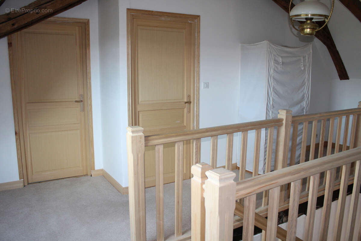 Maison à SAINT-MARTIN-CANTALES
