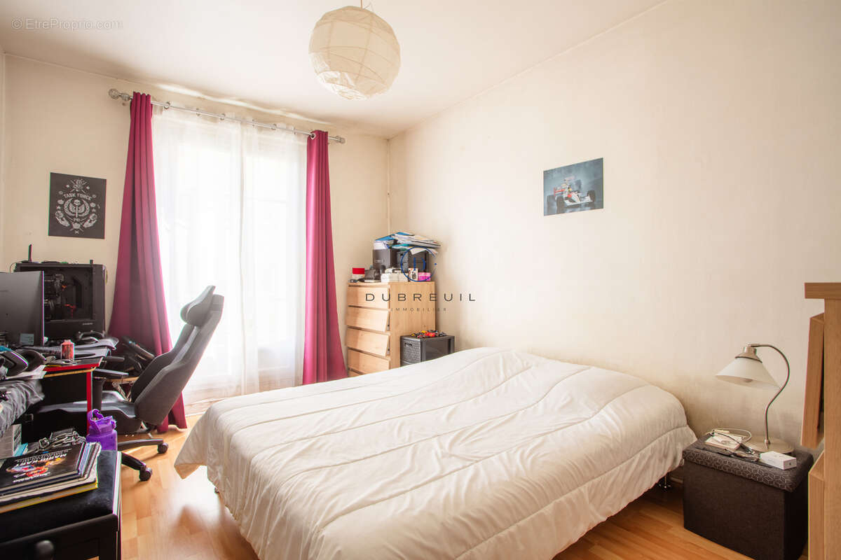 Appartement à COURBEVOIE