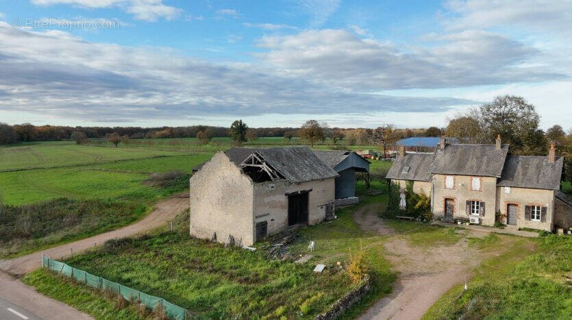 Maison à ALLUY