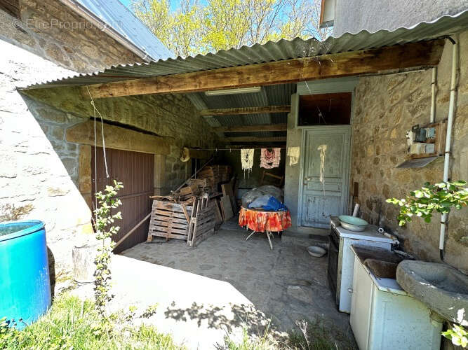 Maison à SAURET-BESSERVE