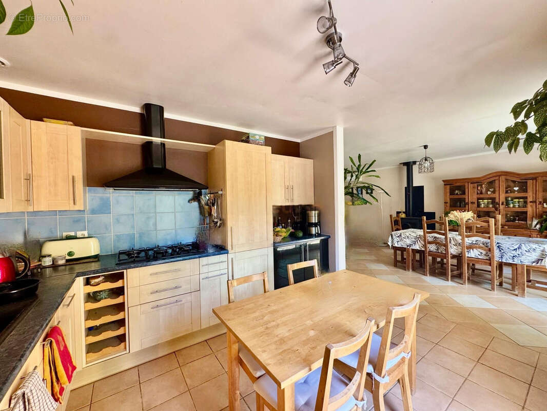 Maison à BAGNOLS-EN-FORET