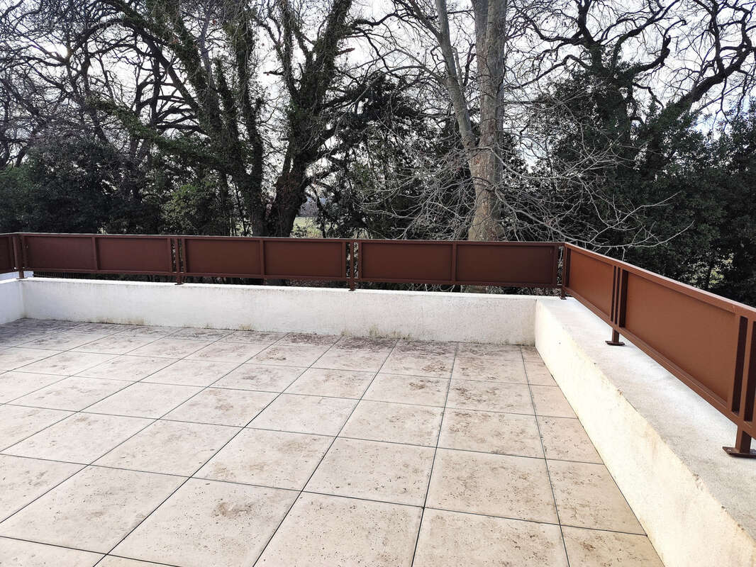 Appartement à JONQUIERES-SAINT-VINCENT