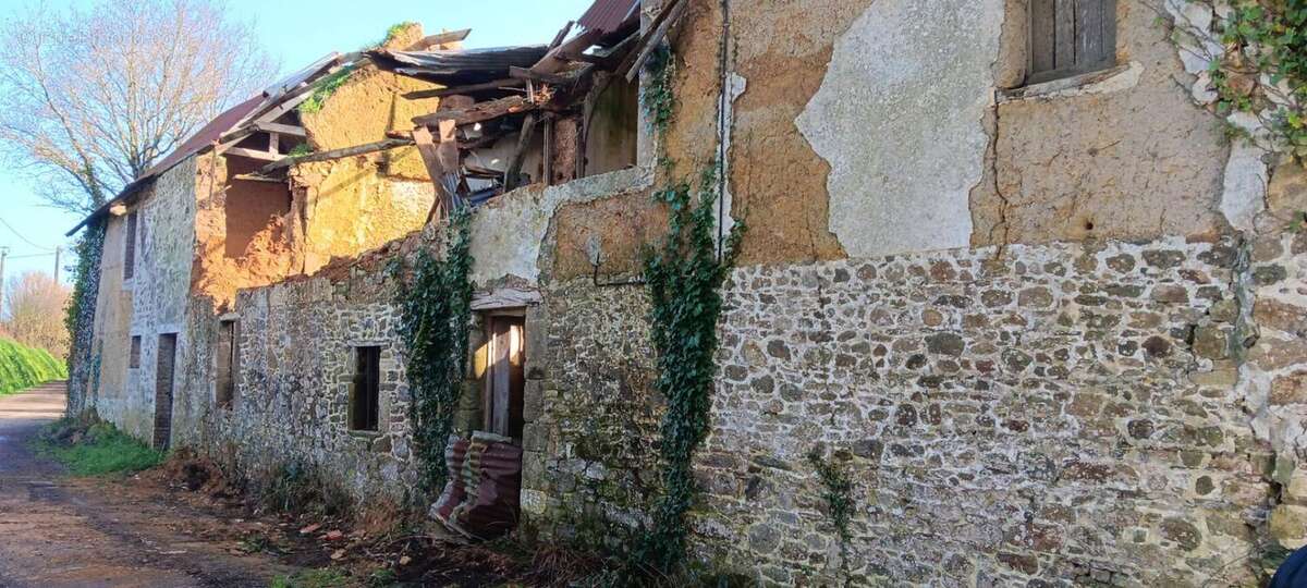 Maison à SAINT-SAUVEUR-LENDELIN