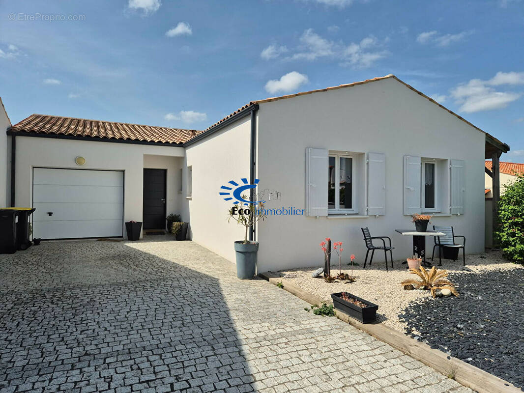 Maison à SALLES-SUR-MER