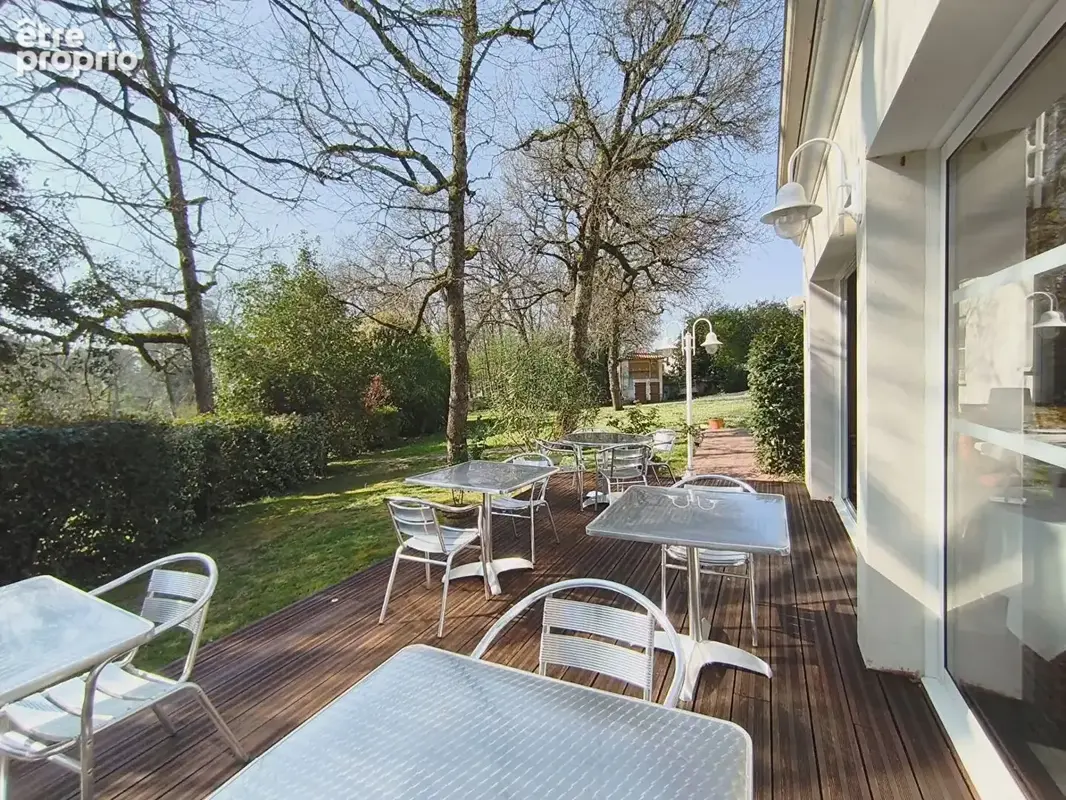 Etablissement de tourisme proche Cognac 1125m2 - photo 7