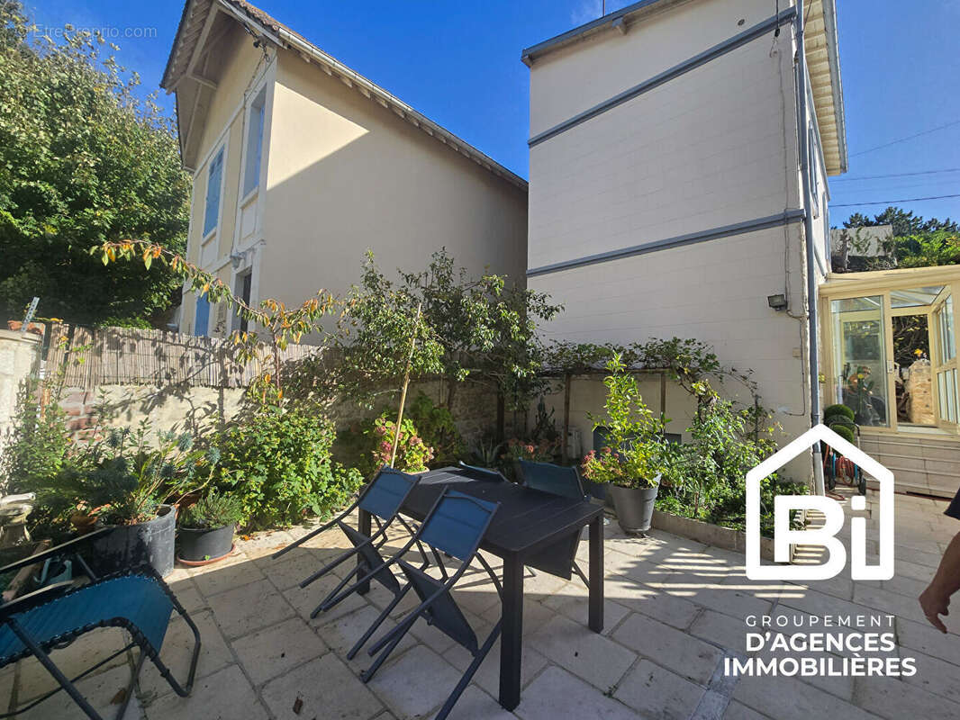 TROUVILLE SUR MER - Maison 5 pièces avec terrasses et jardin, à pied de la gare et de la plage - photo 2