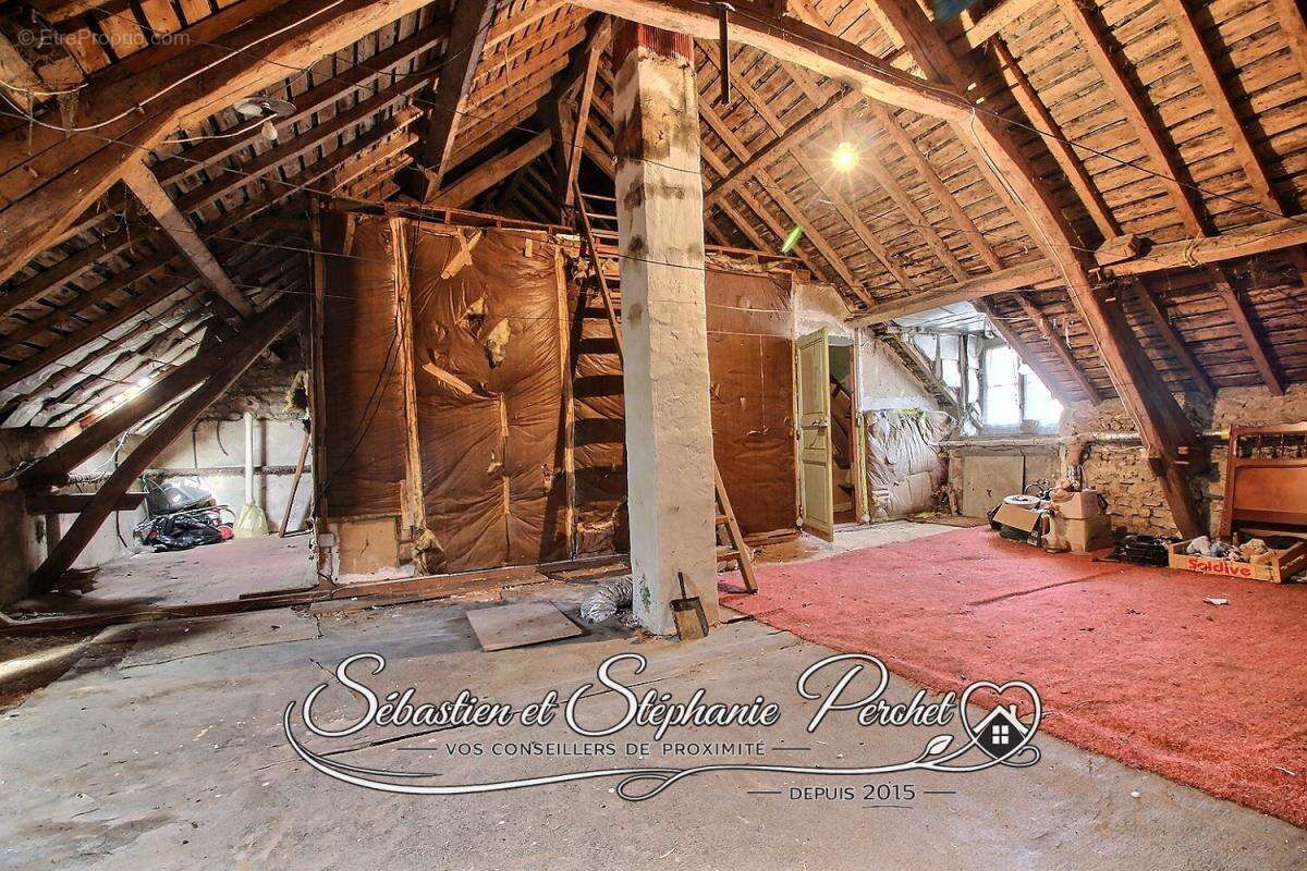 EXCLUSIVITÉ - Maison à rénover 3 chambres avec dépendances sur terrain d'environ 1042 m2 - photo 12