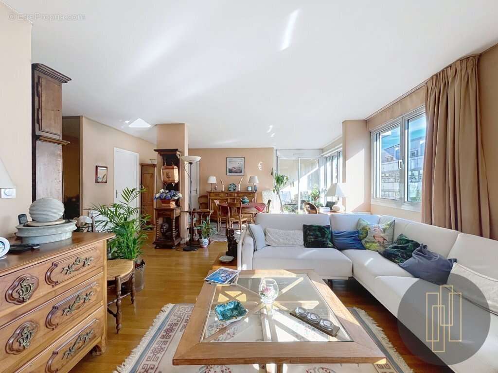 Spacieux T4 avec balcon - Cœur du 7ème arrondissement de Lyon - photo 2