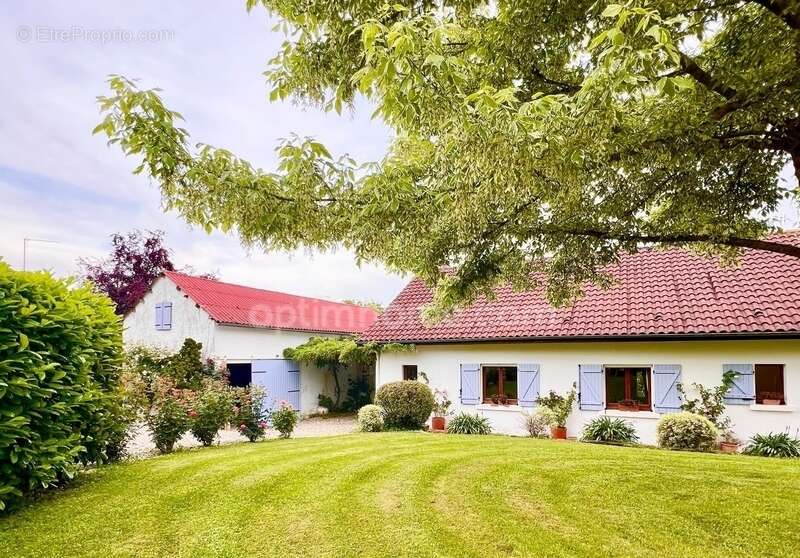 Maison à LEMBEYE