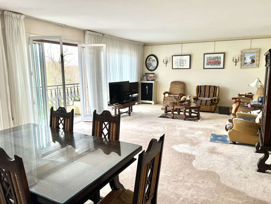 Appartement à CHARENTON-LE-PONT