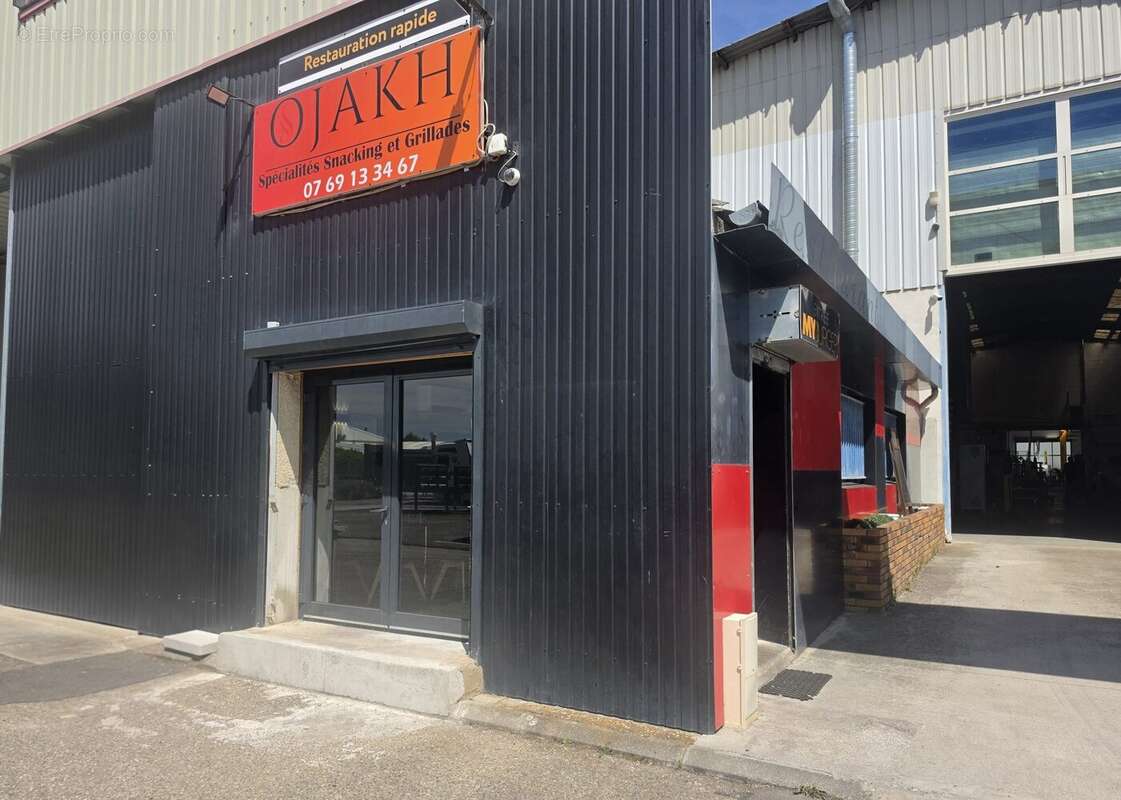 Commerce 39 m² à Meyzieu  - photo 2