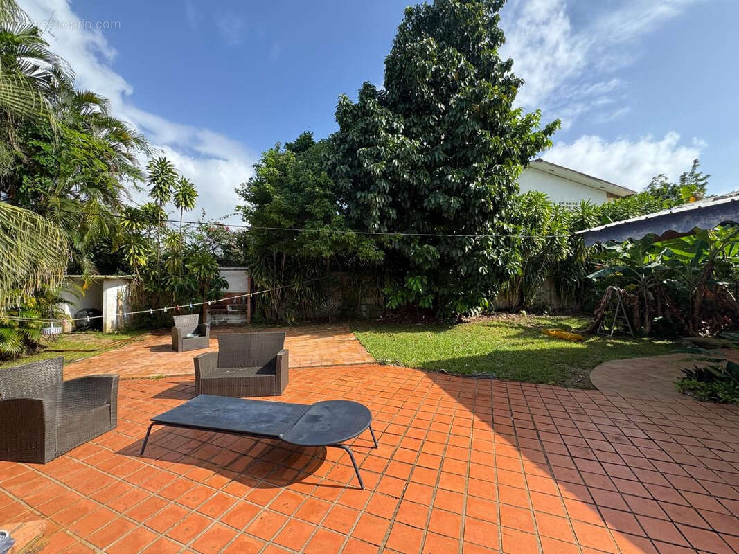 Maison à REMIRE-MONTJOLY