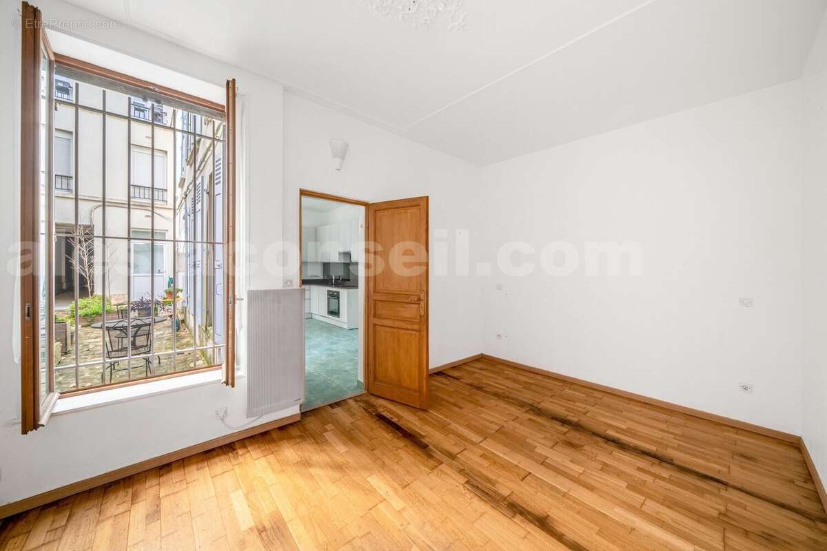 1 - Appartement à PARIS-14E